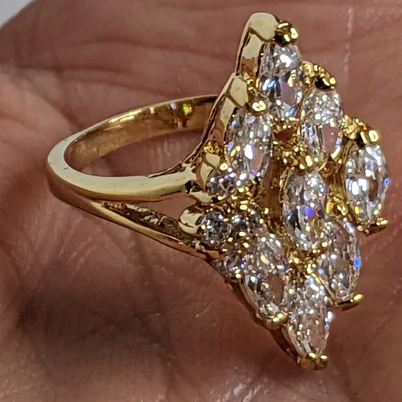 NWOT Gold Plated Swarovski Crystal Elements Ring β Size 6 - Picture 3 of 7